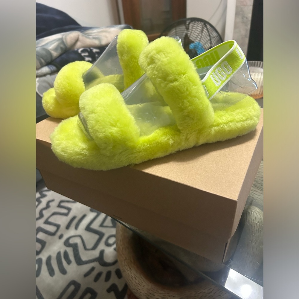 NIB Size 5 K OH YEAH UGG sandals